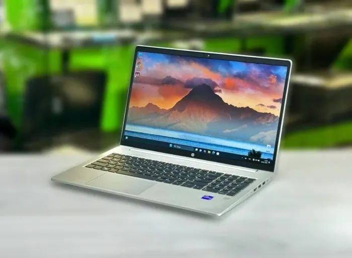 Ультрабук HP ProBook 450 G9 / 15.6" (1920x1080) IPS / Intel Core i7-1255U (10 (12) ядер по 1.7 - 4.7 GHz) / 32 GB DDR4 / 1000 GB SSD M.2 / Intel Iris Xe Graphics / WebCam / Win 11 Pro б/в - зображення 3