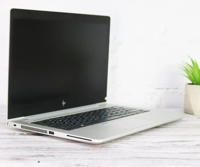 Ультрабук HP EliteBook 830 G5 / 13.3" (1920x1080) IPS / Intel Core i5-8350U (4 (8) ядра по 1.7 - 3.6 GHz) / 8 GB DDR4 / 256 GB SSD M.2 / Intel UHD Graphics 620 / WebCam б/в - зображення 2