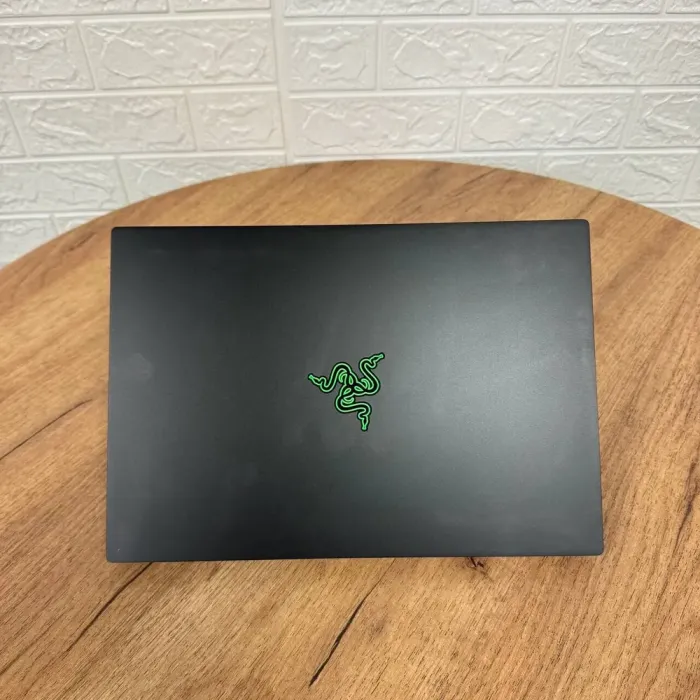 Ігровий ноутбук Razer Blade 14 RZ09-0427 / 14" (2560x1440) IPS / AMD Ryzen 9 6900HX (8 (16) ядер по 3.3 - 4.9 GHz) / 16 GB DDR4 / 1000 GB SSD NVMe / nVidia GeForce RTX 3070 Ti, 8 GB GDDR6, 256-bit / WebCam б/в - зображення 3