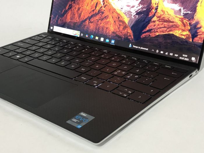 Ультрабук Б-клас Dell XPS 13 9310 / 13.3" (3840x2400) IPS Touch / Intel Core i7-1185G7 (4 (8) ядра по 3.0 - 4.8 GHz) / 16 GB DDR4 / 1000 GB SSD M.2 / Intel Iris Xe Graphics / WebCam б/в - зображення 11