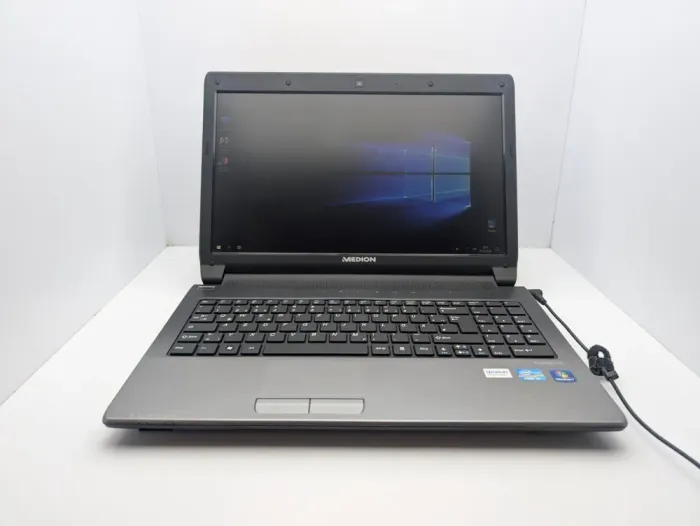 Ноутбук Medion Akoya E6228 / 15.6" (1366x768) TN / Intel Core i3-2350M (2 (4) ядра по 2.3 GHz) / 6 GB DDR3 / 128 GB SSD / Intel HD Graphics 3000 / WebCam б/в - зображення 2