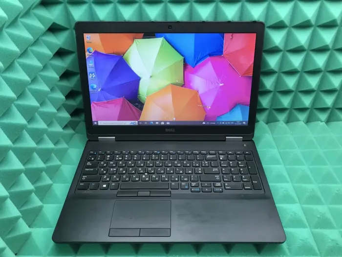 Ноутбук Б-клас Dell Latitude E5570 / 15.6" TN / Core i3-6100U (2(4) ядра по 2.3GHz) / 8GB DDR4 / 256GB SSD / HD Graphics 520 / HDMI / Win 10 б/в - зображення 2
