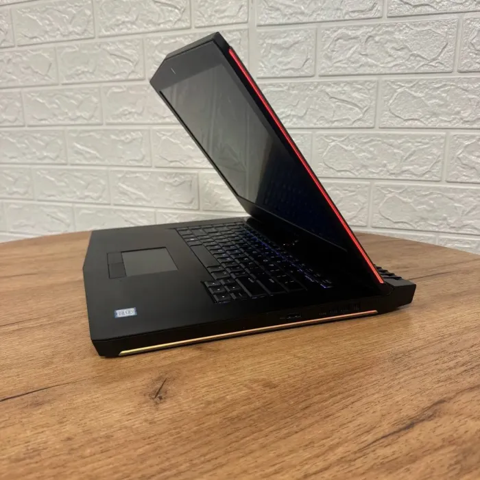 Ігровий ноутбук Б-клас Dell Alienware 15 R4 / 15.6" (1920x1080) IPS / Intel Core i7-8750H (6 (12) ядер по 2.2 - 4.1 GHz) / 16 GB DDR4 / 128 GB SSD M.2 + 1000 GB HDD / nVidia GeForce GTX 1080 Max-Q, 8 GB GDDR5X, 256-bit / WebCam б/в - зображення 5