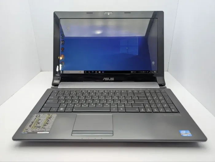 Ноутбук Asus N53S / 15.6" (1366x768) TN / Intel Core i3-2330M (2 (4) ядра по 2.2 GHz) / 8 GB DDR3 / 320 GB HDD / nVidia GeForce GT 540M, 1 GB GDDR3, 128-bit / WebCam / DVD-ROM б/в - зображення 2