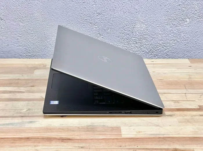 Мобільна робоча станція Dell Precision 5530 / 15.6" (1920x1080) IPS / Intel Core i7-8850H (6 (12) ядер по 2.6 - 4.3 GHz) / 16 GB DDR4 / 512 GB SSD M.2 / nVidia Quadro P1000, 4 GB GDDR5, 128-bit / WebCam / Win 11 Pro б/в - зображення 6