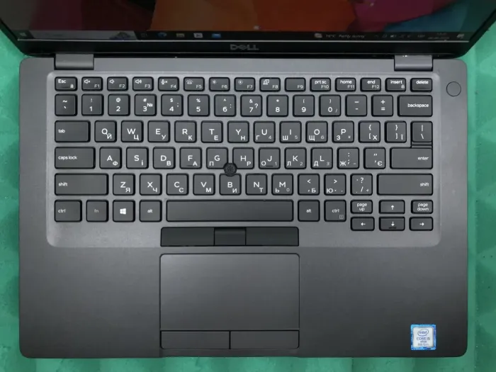 Ультрабук Б-клас Dell Latitude 5400 / 14" (1920x1080) IPS / Intel Core i7-8665U (4 (8) ядра по 1.9 - 4.8 GHz) / 8 GB DDR4 / 256 GB SSD M.2 / Intel UHD Graphics 620 / WebCam / USB 3.1 / HDMI / Windows 10 б/в - зображення 4