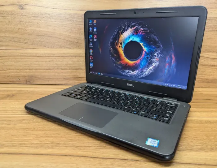 Ноутбук Dell Latitude 3300 / 13.3" (1366x768) TN / Intel Core i5-8250U (4 (8) ядра по 1.6 - 3.4 GHz) / 8 GB DDR4 / 256 GB SSD / Intel HD Graphics 620 / WebCam / Windows 10 б/в - зображення 5