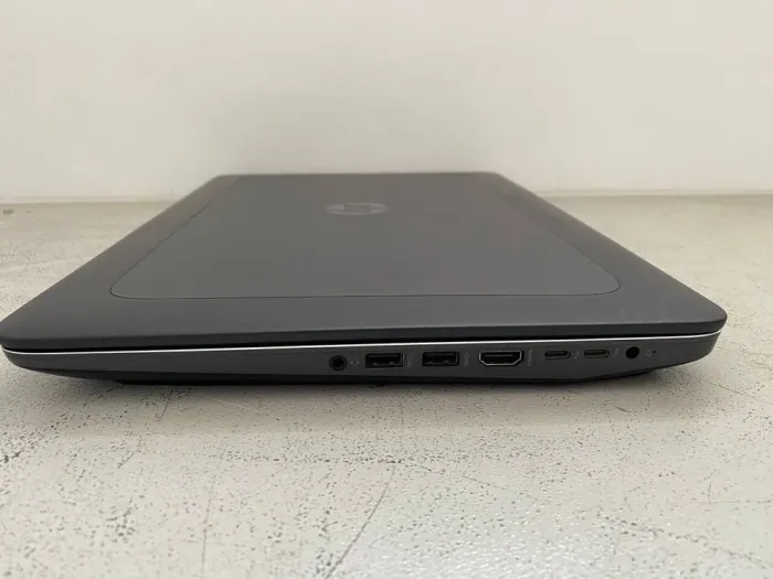 Мобільна робоча станція HP ZBook 15 G3 / 15.6" (1920x1080) IPS / Intel Xeon E3-1505M v5 (4 (8) ядра по 2.8 - 3.7 GHz) / 32 GB DDR4 / 256 GB SSD / nVidia Quadro M2000M, 4 GB GDDR5, 128-bit / WebCam / VGA б/в - зображення 4