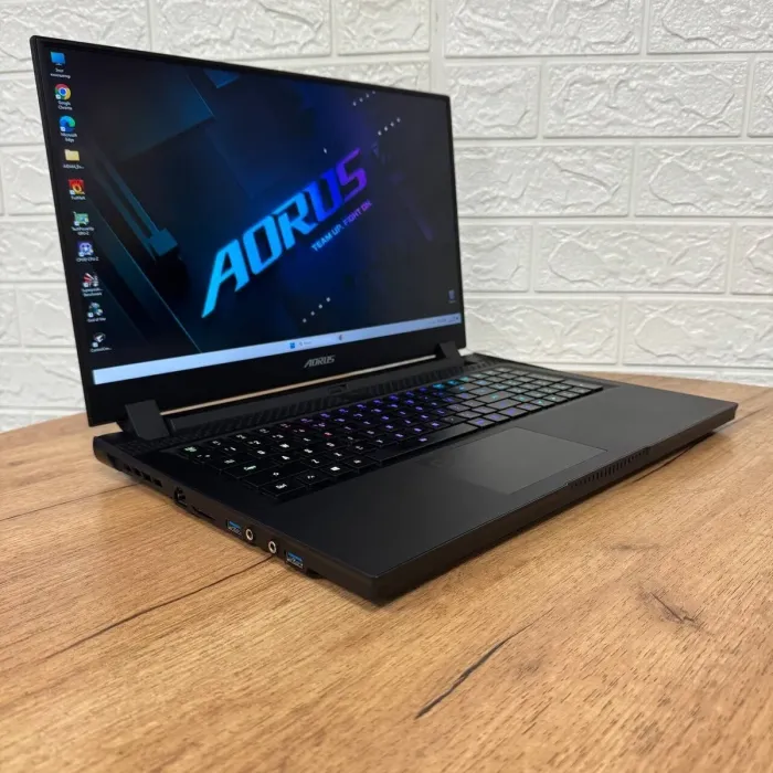 Ігровий ноутбук Б-клас Gigabyte Aorus 17G YD / 17.3" (1920x1080) IPS / Intel Core i7-11800H (8 (16) ядер по 2.3 - 4.6 GHz) / 32 GB DDR4 / 512 GB SSD / nVidia GeForce RTX 3080, 8 GB GDDR6, 256-bit / WebCam б/в - зображення 4