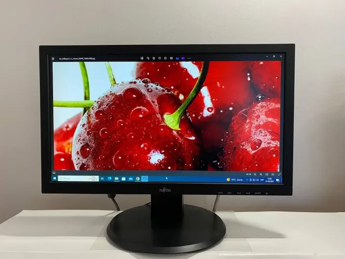Монітор Fujitsu E20T-7 / 19.5" (1600x900) TN / DVI, VGA, Audio / Вбудовані колонки (2x 2W) / VESA 100x100 б/в - зображення 3