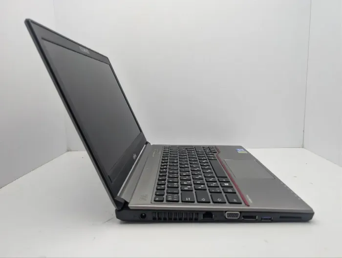 Ноутбук Futjitsu LifeBook E733 / 13.3" (1366x768) TN / Intel Core i3-3110M (2 (4) ядра по 2.4 GHz) / 8 GB DDR3 / 120 GB SSD / Intel HD Graphics 4000 / WebCam б/в - изображение 4