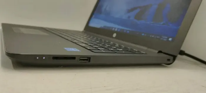 Ноутбук HP 15-ra048ur / 15.6" (1366x768) TN / Intel Celeron N3060 (2 ядра по 1.6 - 2.48 GHz) / 4 GB DDR3 / 500 GB HDD / HD Graphics 400 / WebCam б/в - зображення 5