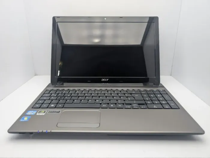 Ноутбук Acer Aspire E1-531G / 15.6" (1366x768) TN / Intel Core i3-2310M (2 (4) ядра по 2.1 GHz) / 6 GB DDR3 / 1000 GB HDD / nVidia GeForce GT 520M, 1 GB GDDR3, 64-bit / WebCaM / DVD-ROM б/в - зображення 3