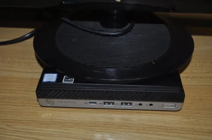 Комплект ПК: HP ProDesk 600 G4 Desktop Mini USFF / Intel Core i3-8100T (4 ядра по 3.1 GHz) / 8 GB DDR4 / 240 GB SSD / Intel UHD Graphics 630 / Wi-Fi + Монітор Б-клас AOC 2236Vwa / 22" (1920x1080) TN / VGA + Windows 11 Pro б/в - зображення 12