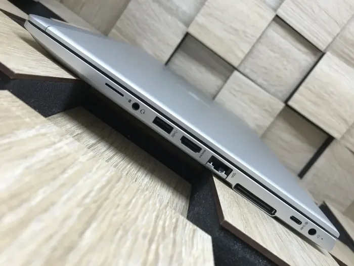 Ультрабук Б-клас HP Elitebook 745 G5 / 14" (1920x1080) IPS / AMD Ryzen 5 Pro 2500U (4 (8) ядра по 2.0 - 3.6 GHz) / 8 GB DDR4 / 256 GB SSD / AMD Radeon RX Vega 8 Graphics / WebCam б/в - зображення 6