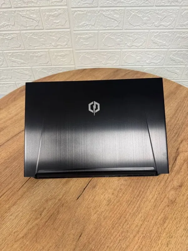 Ігровий ноутбук Cyber Power Tracer III Extreme 15R / 15.6" (1920x1080) IPS / Intel Core i7-9750H (6 (12) ядер по 2.6 - 4.5 GHz) / 16 GB DDR4 / 1000 GB SSD / nVidia GeForce RTX 2060, 6 GB GDDR6, 192-bit / WebCam б/в - зображення 3