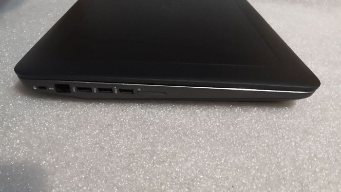 Мобільна робоча станція HP ZBook 17 G3 / 17.3" (1920x1080) IPS / Intel Xeon E3-1535M v5 (4 (8) ядра по 2.9 - 3.8 GHz) / 16 GB DDR4 / 512 GB SSD / nVidia Quadro M3000M, 4 GB GDDR5, 256-bit / WebCam / FingerPrint / Windows 10 Pro б/в - изображение 8