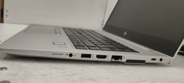Ультрабук Б-клас HP EliteBook 840 G5 / 14" (1920x1080) IPS / Intel Core i7-8550U (4 (8) ядра по 1.8 - 4.0 GHz) / 8 GB DDR4 / 256 GB SSD / Intel UHD Graphics 620 / WebCam б/в - зображення 5