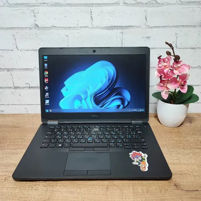 Ультрабук Dell Latitude E7470 / 14" (1366x768) TN / Intel Core i5-6300U (2 (4) ядра по 2.4 - 3.0 GHz) / 8 GB DDR4 / 128 GB SSD / Intel HD Graphics 520 / WebCam б/в - зображення 2