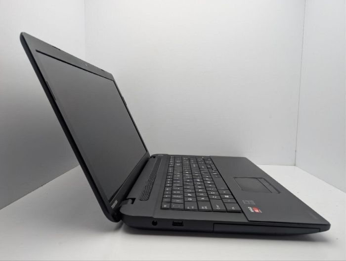 Ноутбук Toshiba Satellite C70-D-A / 17.3" (1600x900) TN / AMD A6-5200 (4 ядра по 2.0 GHz) / 8 GB DDR3 / 240 GB SSD / AMD Radeon HD 8400 Graphics / WebCam б/в - зображення 4