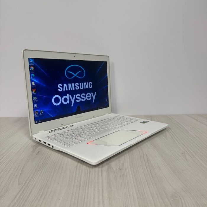 Ігровий ноутбук Samsung Odyssey NP800G5H-X02US White / 15.6" (1920x1080) IPS / Intel Core i7-7700HQ (4 (8) ядра по 2.8 - 3.8 GHz) / 8 GB DDR4 / 256 GB SSD NVMe / nVidia GeForce GTX 1050, 4 GB GDDR5, 128-bit / WebCam б/в - зображення 4