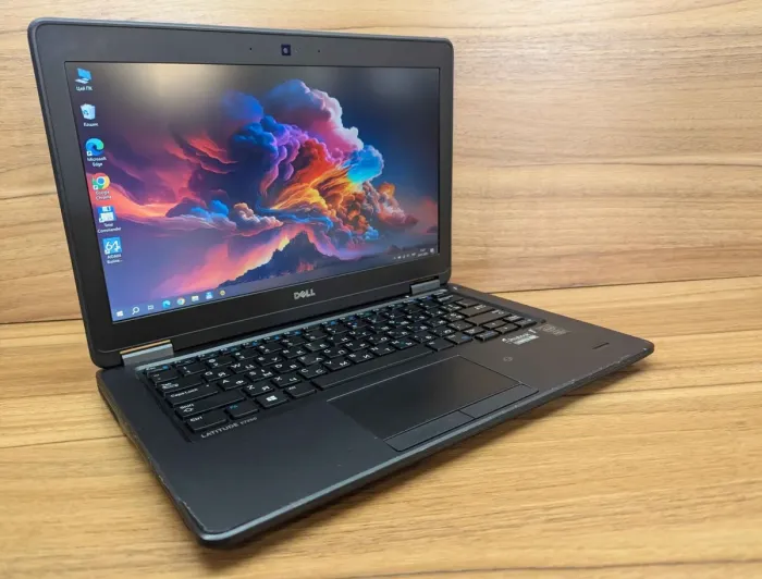Нетбук Dell Latitude E7250 / 12.5" (1366x768) TN / Intel Core i7-5600U (2 (4) ядра по 2.6 - 3.2 GHz) / 8 GB DDR3 / 128 GB SSD / Intel HD Graphics 5500 / WebCam / Fingerprint / Windows 10 б/в - зображення 4