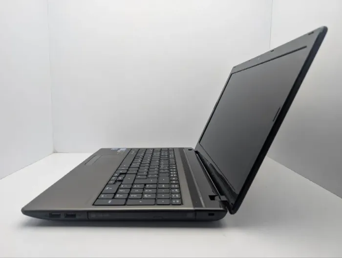 Ноутбук Acer Aspire E1-531G / 15.6" (1366x768) TN / Intel Core i3-2310M (2 (4) ядра по 2.1 GHz) / 6 GB DDR3 / 1000 GB HDD / nVidia GeForce GT 520M, 1 GB GDDR3, 64-bit / WebCaM / DVD-ROM б/в - зображення 5