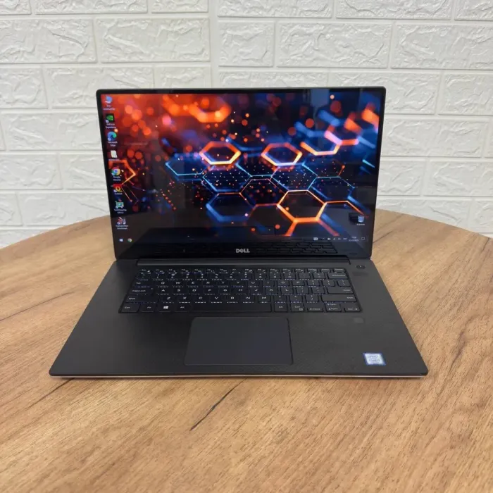 Ігровий ноутбук Б-клас Dell XPS 15 9560 / 15.6" (3840x2160) IPS Touch / Intel Core i7-7700HQ (4 (8) ядра по 2.8 - 3.8 GHz) / 16 GB DDR4 / 512 GB SSD / nVidia GeForce GTX 1050, 4 GB GDDR5, 128-bit / WebCam б/в - зображення 2