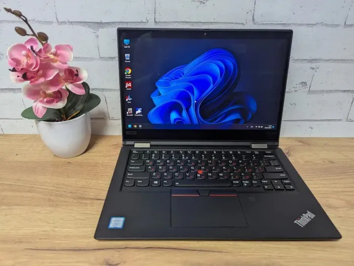 Ультрабук-трансформер Lenovo ThinkPad X390 Yoga / 13.3" (1920x1080) IPS Touch / Intel Core i5-8265U (4 (8) ядра по 1.6 - 3.9 GHz) / 8 GB DDR4 / 256 GB SSD / Intel UHD Graphics / WebCam б/в - зображення 2