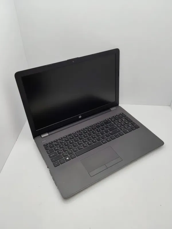 Ноутбук HP 250 G6 / 15.6" (1366x768) TN / Intel Core i3-7020U (2 (4) ядра по 2.3 GHz) / 8 GB DDR4 / 180 GB SSD / AMD Radeon R5 M330, 2 GB GDDR3, 64-bit / WebCam б/в - зображення 4