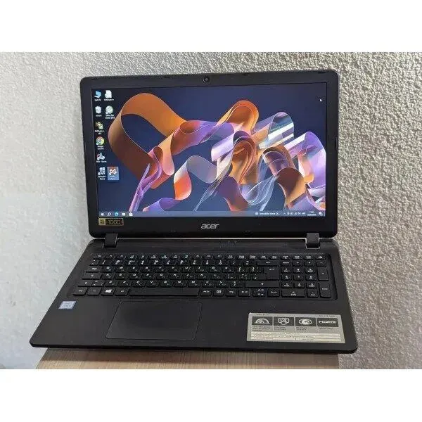 Ноутбук Б-клас Acer Aspire ES1-572 / 15.6" (1920x1080) TN / Intel Core i3-6006U (2 (4) ядра по 2.0 GHz) / 8 GB DDR4 / 128 GB SSD / Intel HD Graphics 520 / WebCam б/в - зображення 2