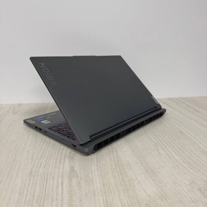 Ігровий ноутбук Б-класу Lenovo Legion 5 16IRX9 / 16" (2560x1600) IPS / Intel Core i7-14700HX (20 (28) ядра по 1,5 - 5,5 ГГц) / 32 ГБ DDR5 / 1000 ГБ SSD NVMe / nVidia GeForce RTX 4070, 8 ГБ GDDR6, 128-біт / WebCam б/в - зображення 8