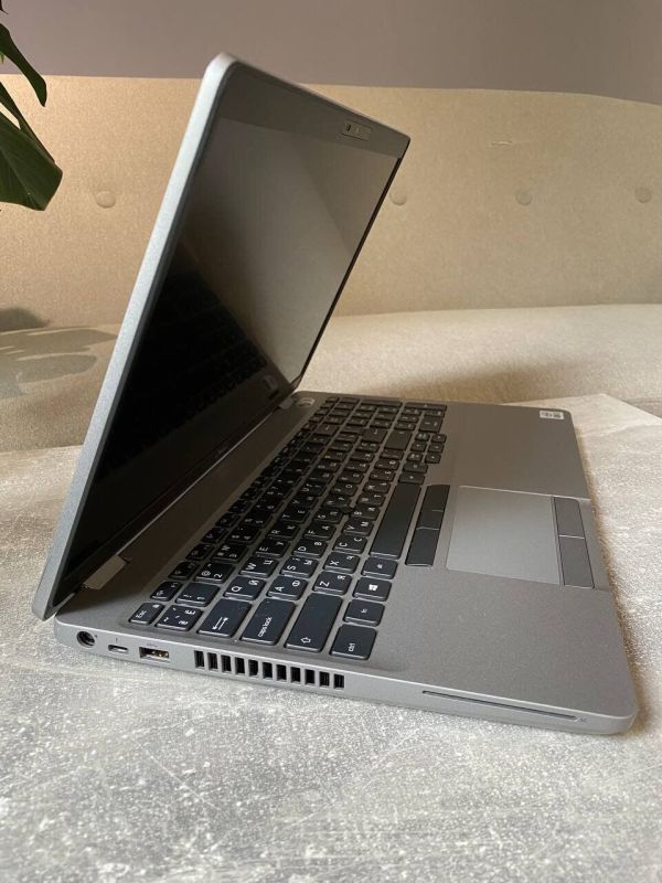 Ноутбук Dell Latitude 5511 / 15.6" (1920x1080) TN / Intel Core i7-10850H (6 (12) ядер по 2.7 - 5.1 GHz) / 32 GB DDR4 / 512 GB SSD / Intel UHD Graphics / WebCam / Win 11 б/в - зображення 4