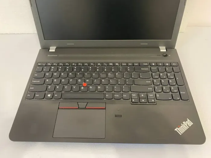 Ноутбук Lenovo ThinkPad E550 / 15.6" (1366x768) TN / Intel Core i5-5200U (2 (4) ядра по 2.2 - 2.7 GHz) / 8 GB DDR3 / 240 GB SSD / Intel HD Graphics 5500 / WebCam б/в - зображення 4