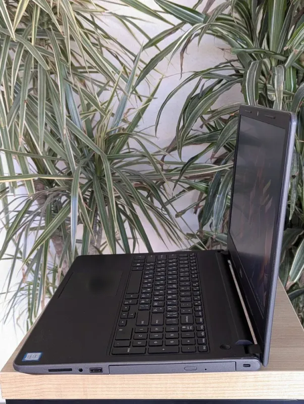 Ноутбук Б-клас Dell Vostro 3558 / 15.6" (1366x768) TN / Intel Core i5-7200U (2 (4) ядра по 2.1 - 4.1 GHz) / 16 GB DDR4 / 180 GB SSD / Intel HD Graphics 620 / WebCam / DVD-ROM б/в - зображення 7