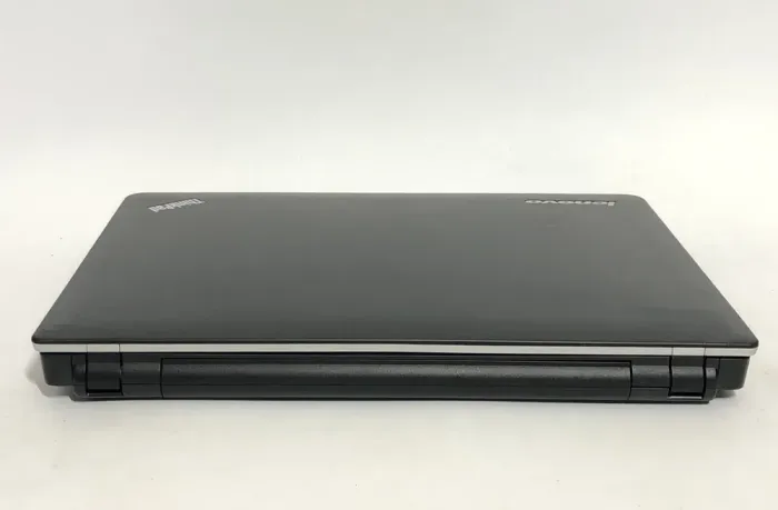 Ноутбук Lenovo ThinkPad Edge E320 / 13.3'' (1366x768) TN / Intel Core i3-2330M (2 (4) ядра по 2.2 GHz) / 4 GB DDR3 / 320 GB HDD / Intel HD Graphics 3000 / WebCam б/в - зображення 3