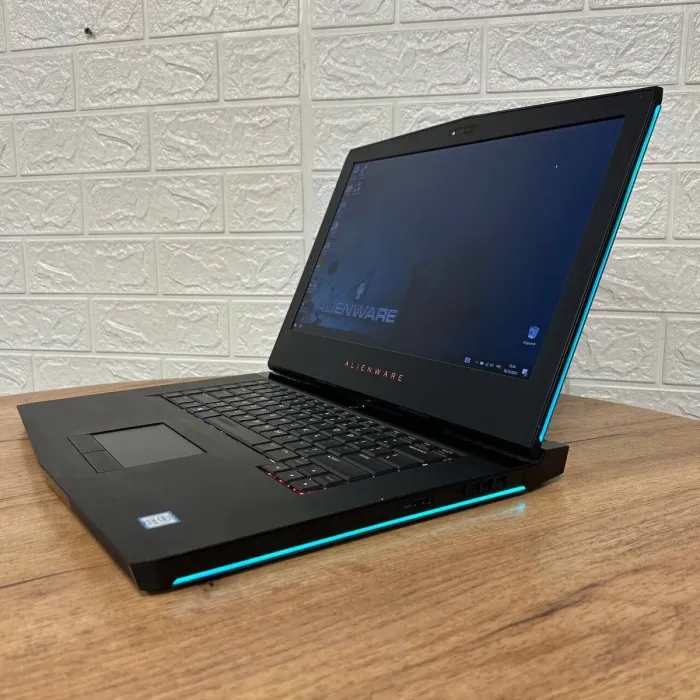 Ігровий ноутбук Б-клас Dell Alienware 15 R3 / 15.6" (1920x1080) IPS / Intel Core i5-7300HQ (4 ядра по 2.5 - 3.5 GHz) / 16 GB DDR4 / 500 GB SSD / nVidia GeForce GTX 1060, 6 GB GDDR5, 192-bit / WebCam б/в - зображення 5