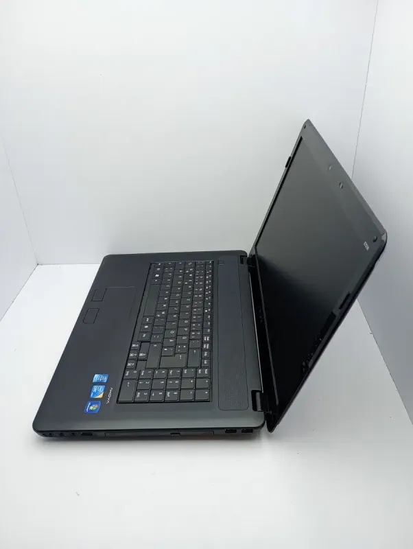 Ноутбук Medion Akoya E7216 / 17.3" (1600x900) TN / Intel Core i3-380M (2 (4) ядра по 2.53 GHz) / 6 GB DDR3 / 320 GB HDD / Intel HD Graphics / WebCam б/в - зображення 4