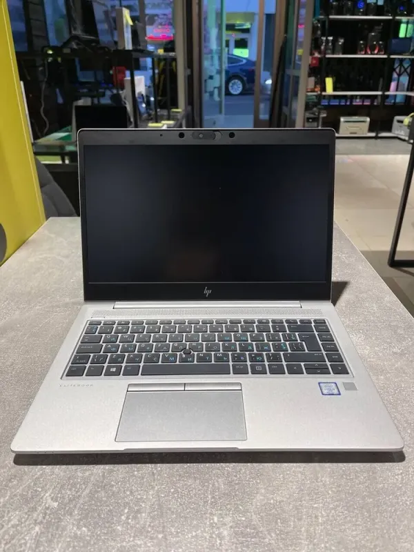 Ультрабук HP EliteBook 840 G6 / 14" (1920x1080) IPS / Intel Core i5-8250U (4 (8) ядра по 1.6 - 3.4 GHz) / 8 GB DDR4 / 240 GB SSD / Intel UHD Graphics 620 / WebCam б/в - зображення 2