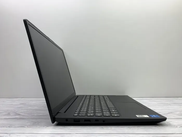 Ноутбук Lenovo V15 G2 ITL / 15.6" (1920x1080) IPS / Intel Core i3-1115G4 (2 (4) ядра по 3.0 - 4.1 GHz) / 8 GB DDR4 / 240 GB SSD / Intel UHD Graphics / WebCam б/в - зображення 6