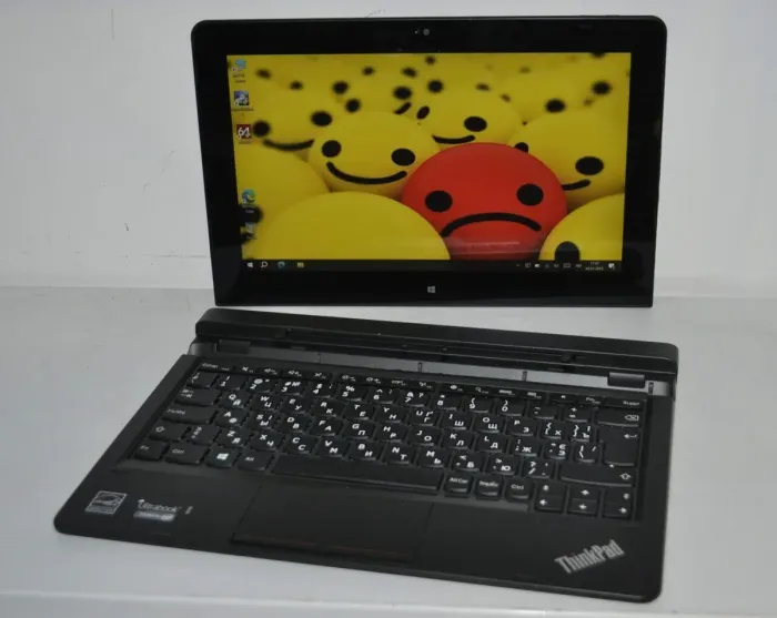 Ноутбук-трансформер Б-клас Lenovo ThinkPad Helix 20CH / 11.6" (1920x1080) TN Touch / Intel Core M-5Y10 (2 (4) ядра по 0.8 - 2.0 GHz) / 8 GB DDR3 / 256 GB SSD / Intel HD Graphics 5300 / WebCam / LTE / Windows 10 Pro б/в - зображення 5