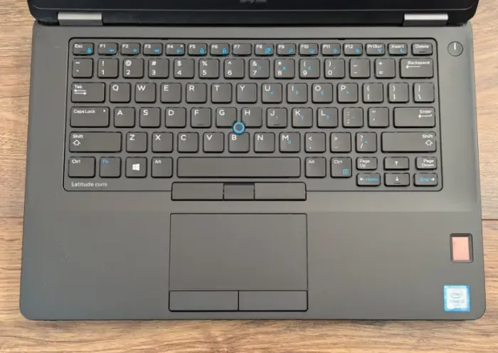 Ультрабук Dell Latitude E5470 / 14" (1366x768) TN / Intel Core i5-6200U (2 (4) ядра по 2.3 - 2.8 GHz) / 8 GB DDR4 / 256 GB SSD / Intel HD Graphics 520 / WebCam б/в - зображення 3