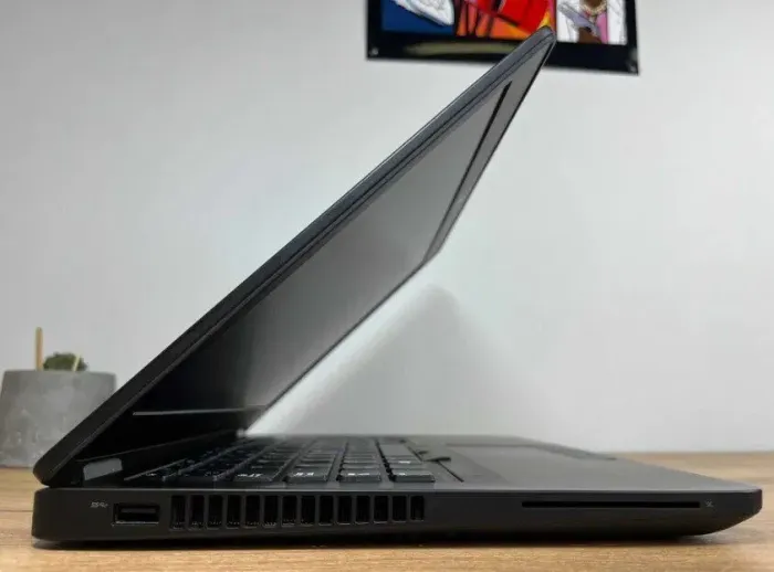 Ультрабук Dell Latitude E5470 / 14" TN / Intel Core i5-6440HQ (4 ядра по 2.6-3.5 GHz) / 8GB DDR4 / 240GB SSD / HD Graphics 530 / WebCam / Win 10 Pro б/в - зображення 4