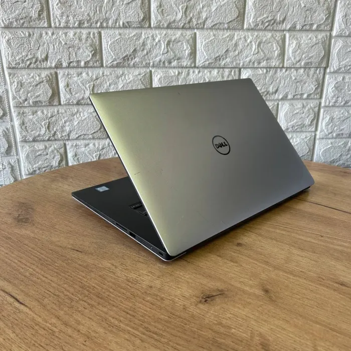 Мобільна робоча станція Б-клас Dell Precision 5510 / 15.6" (1920x1080) IPS / Intel Core i7-6820HQ (4 (8) ядра по 2.7 - 3.6 GHz) / 12 GB DDR4 / 512 GB SSD / nVidia Quadro M1000M, 2 GB GDDR5, 128-bit / WebCam б/в - зображення 6