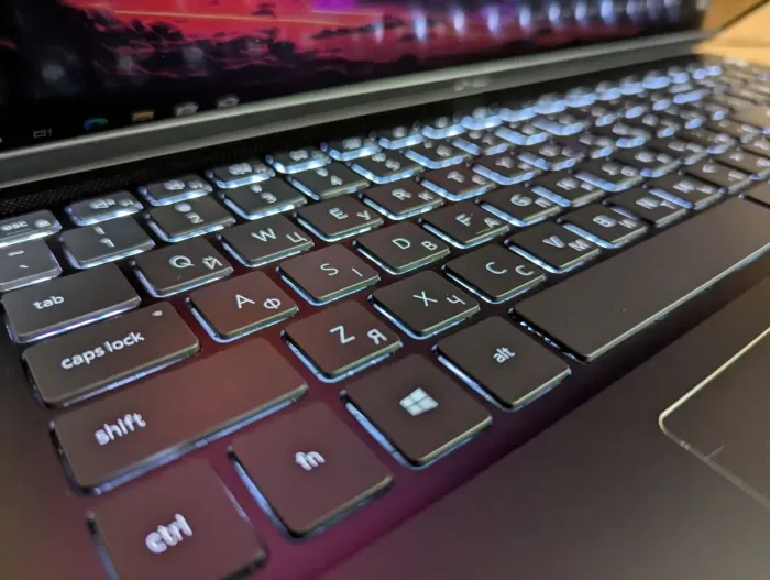 Ігровий ноутбук Dell Vostro 7500 / 15.6" (1920x1080) IPS / Intel Core i7-10750H (6 (12) ядер по 2.6 - 5.0 GHz) / 16 GB DDR4 / 1000 GB SSD / nVidia GeForce GTX 1650 Ti, 4 GB GDDR6, 128-bit / Fingerprint / WebCam / Windows 10 б/в - зображення 6