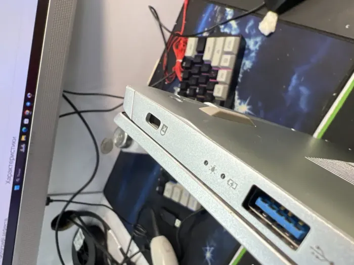 Ультрабук Б-клас Acer Swift 3 / 14" (1920x1080) IPS / Intel Core i5-1135G7 (4 (8) ядра по 2.5 - 4.5 GHz) / 8 GB DDR4 / 240 GB SSD / Intel Iris Xe Graphics / WebCam б/в - зображення 3