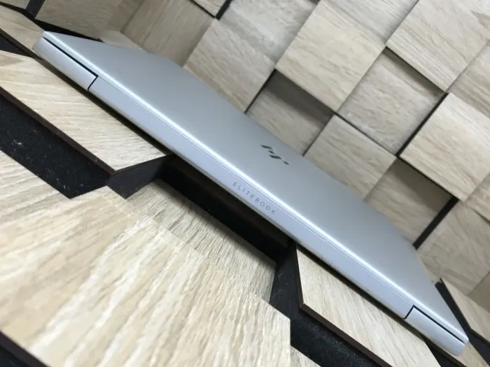 Ультрабук Б-клас HP Elitebook 745 G5 / 14" (1920x1080) IPS / AMD Ryzen 5 Pro 2500U (4 (8) ядра по 2.0 - 3.6 GHz) / 8 GB DDR4 / 256 GB SSD / AMD Radeon RX Vega 8 Graphics / WebCam б/в - зображення 7