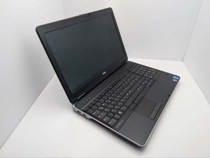 Ноутбук Dell Latitude E6540 / 15.6" (1920x1080) TN / Intel Core i7-4800MQ (4 (8) ядра по 2.7 - 3.7 GHz) / 16 GB DDR3 / 240 GB SSD / Intel HD Graphics 4600 / DVD-ROM б/в - зображення 6
