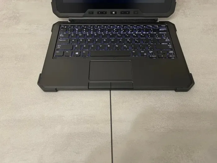 Захищений планшет Dell Latitude 7212 Rugged Extreme / 11,6'' (1920x1080) IPS / Intel Core i5-8350U (4 (8) ядра по 1,7 - 3,6 ГГц) / 16 ГБ DDR3 / 256 ГБ SSD / Intel UHD Graphics 620 / WebCam / 4G LTE / Дві АКБ б/в - зображення 6
