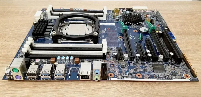 Комплект: Материнська плата HP Z440 / Intel Xeon E5-2620 v3 (6 (12) ядер по 2.4 - 3.2 GHz) / Socket LGA 2011 v3+v4 / NVMe boot + рамка кріплення 2011 (для вежі кулера) б/в - зображення 2